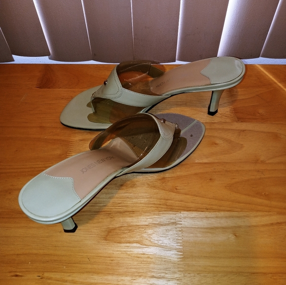 Sandal - Picture 2 of 5